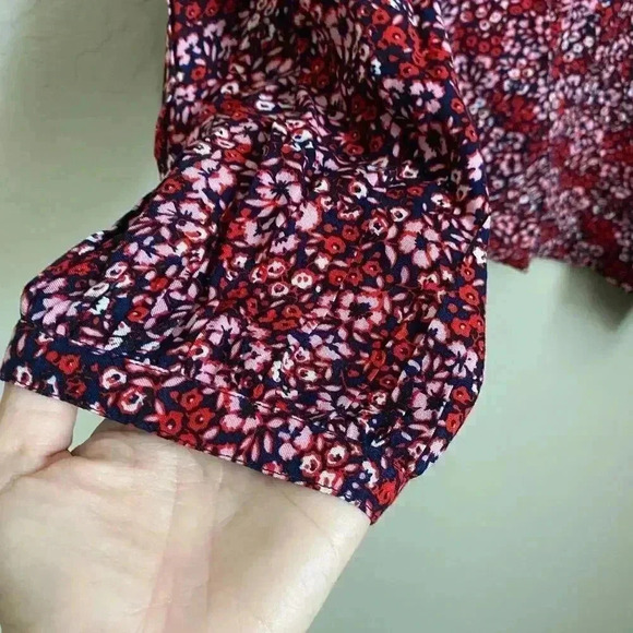 Abound Floral Puff Wide Sleeve‎ V-Neck Blouse - Picture 4 of 8